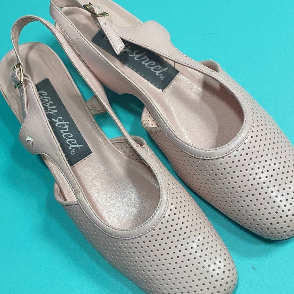 Easy Street Women's Blush Perforated Slingback Size 8.5M Flats